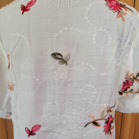 White Floral Embroidered Blouse - Picture 9 of 15